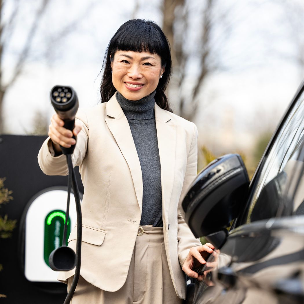 oseba kitajka, elektirčni polnilec za avte, wiz blog