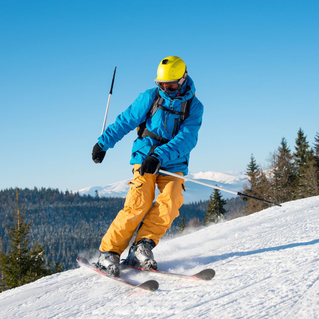 Sončni zahod na sedežnici nad smučiščem