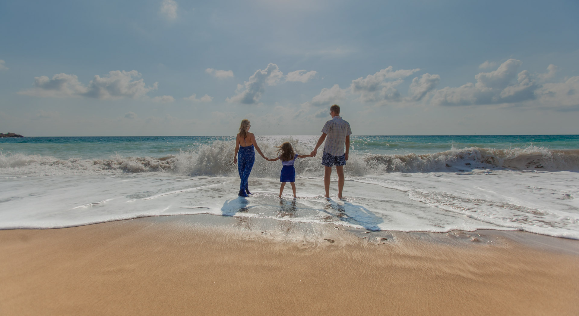 Družina na peščeni plaži, WIZ Blog