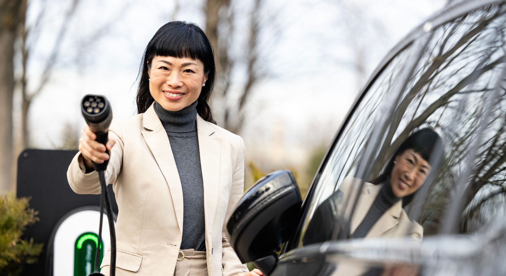 oseba, kitajka, električni kabel za polnjenje avta, wiz blog