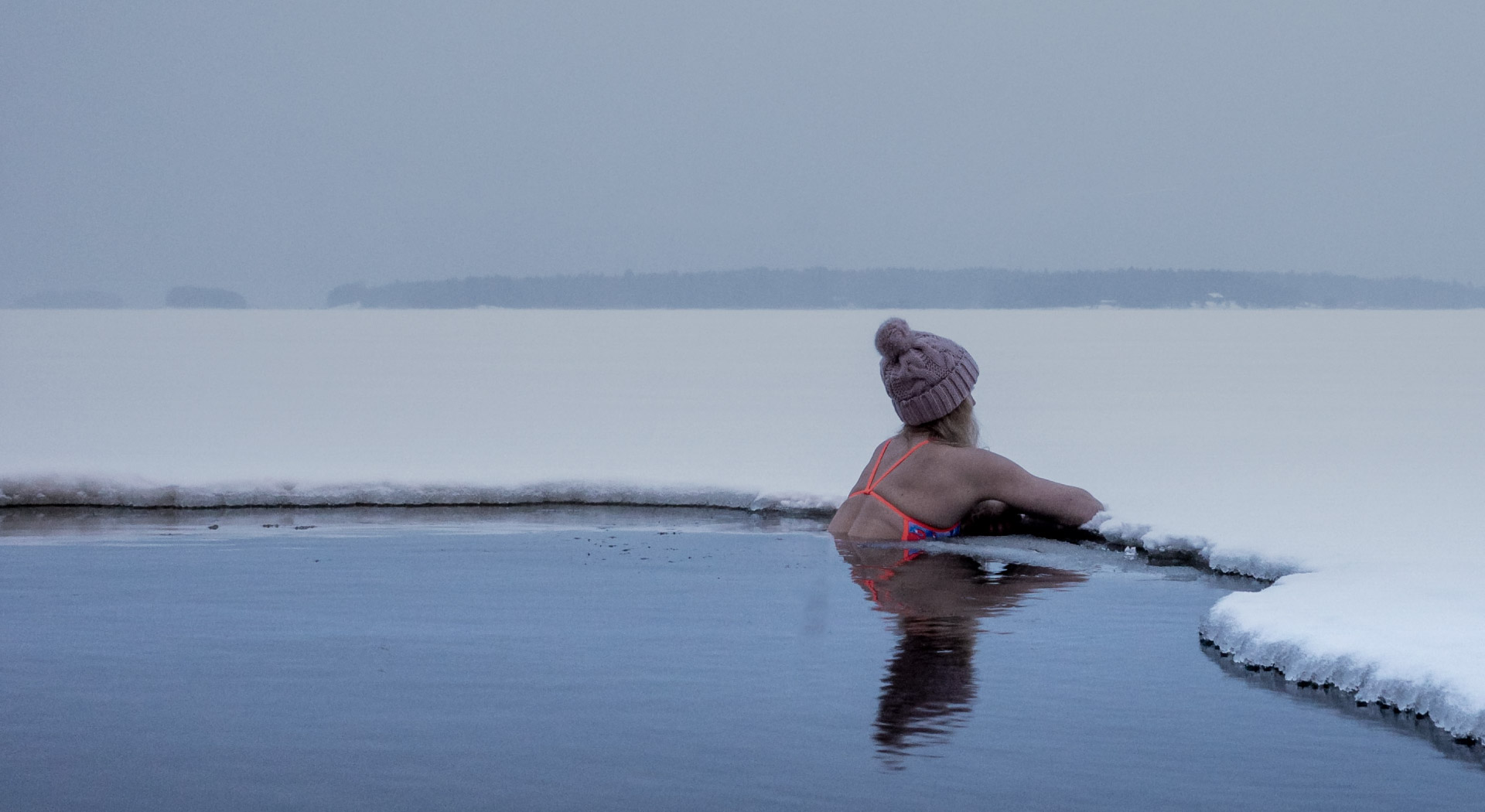 ženska v mrzli vodi, wiz blog, tend - kopanje v mrzli vodi