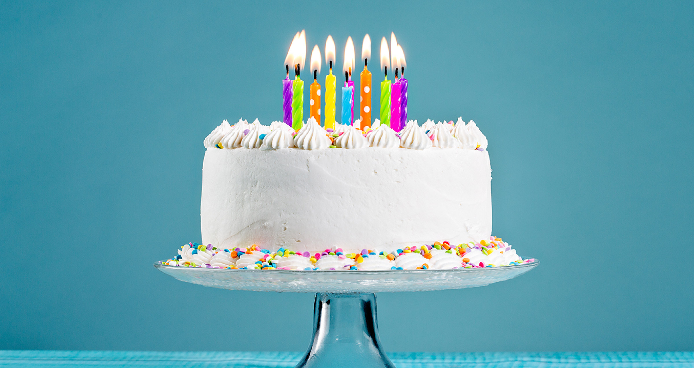 rojstnodnevna torta, bela, wiz blog, Triki kako organizirati nepozabno zabavo