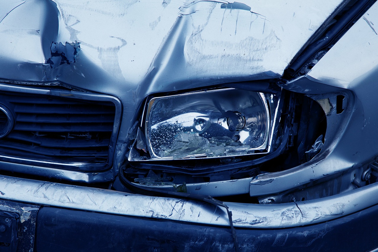 Poškodovan žaromet v prometni nesreči