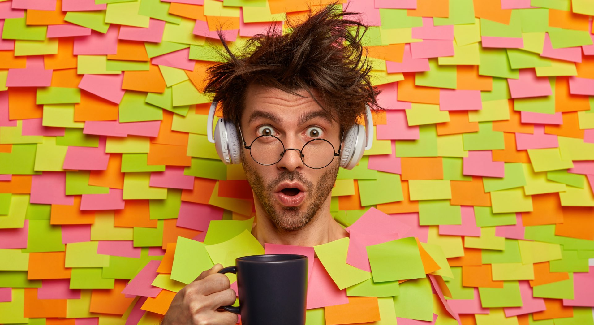 fand s skodelico v roki, multitasking, post it listki